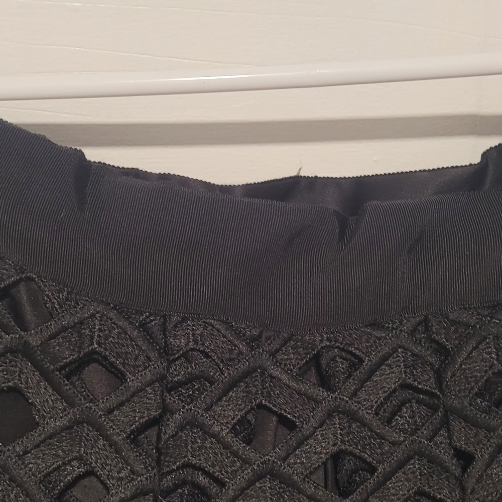 White House Black Market Lattice Skirt , size 10 - Picture 3 of 3